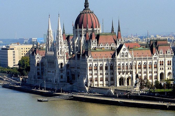 Wonders of Budapest, private tour by car! - Why a private car works well in Budapest